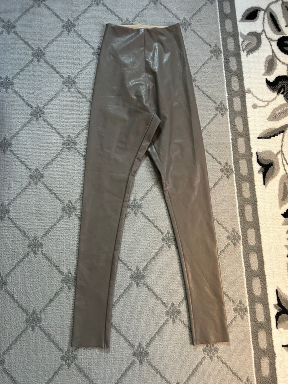 Commando Faux Leather Leggings in Ash